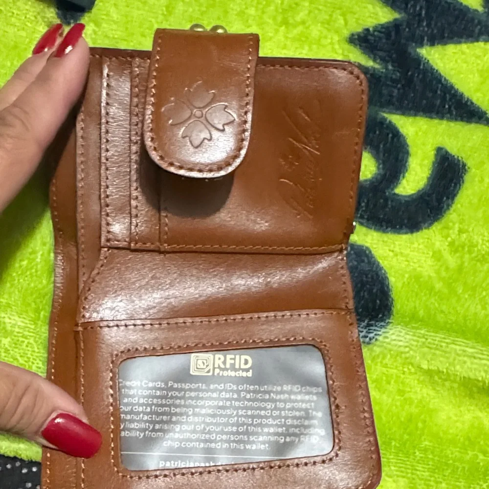 Patricia Nash Tan Leather RFID Wallet - Picture 2 of 4